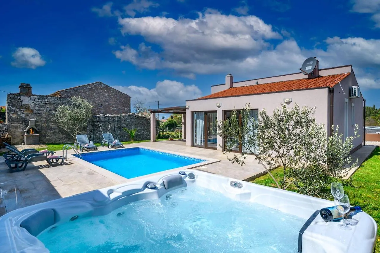 Вилла Bobo Family House With Pool Воднян