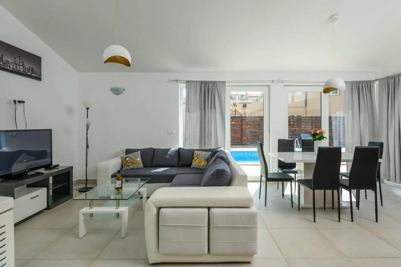 Вилла Bobo Family House With Pool Воднян 0*,  Хорватия