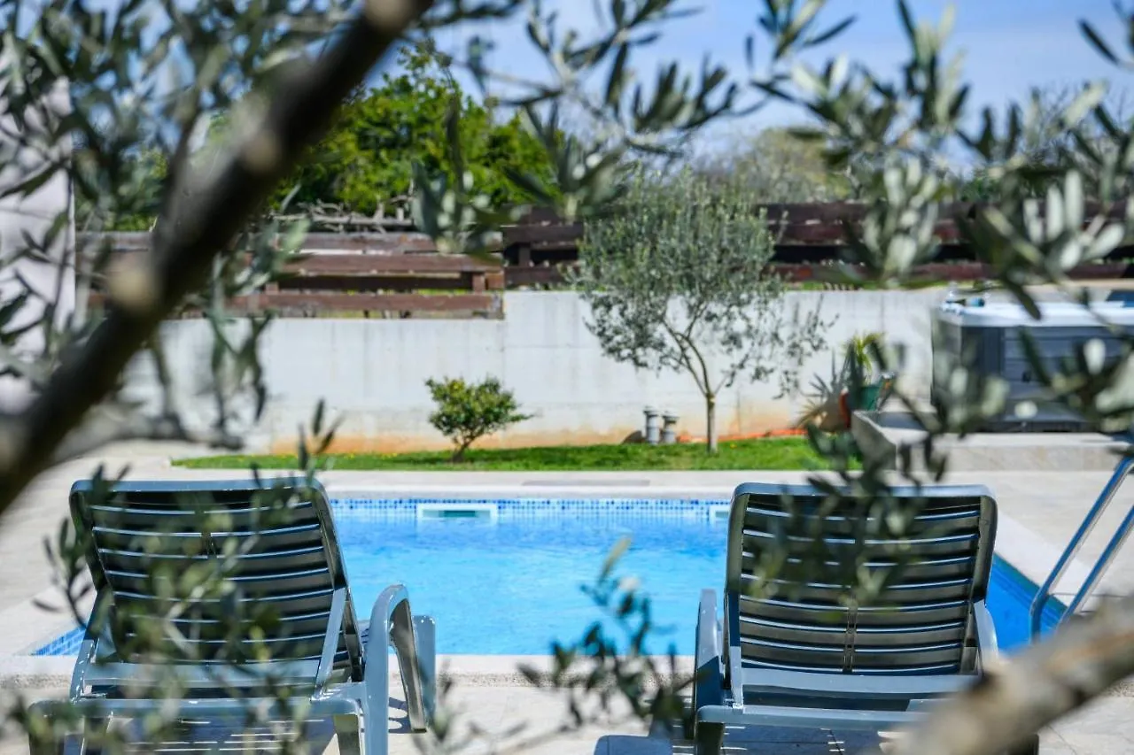 Вилла Bobo Family House With Pool Воднян
