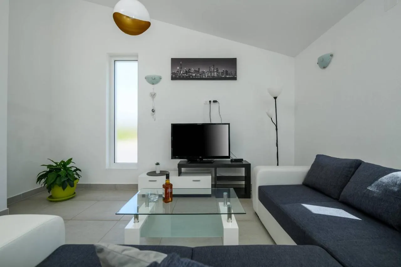 Вилла Bobo Family House With Pool Воднян