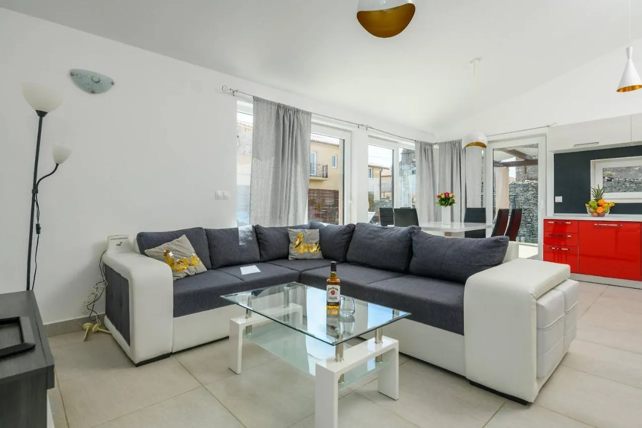 Вилла Bobo Family House With Pool Воднян 0*,