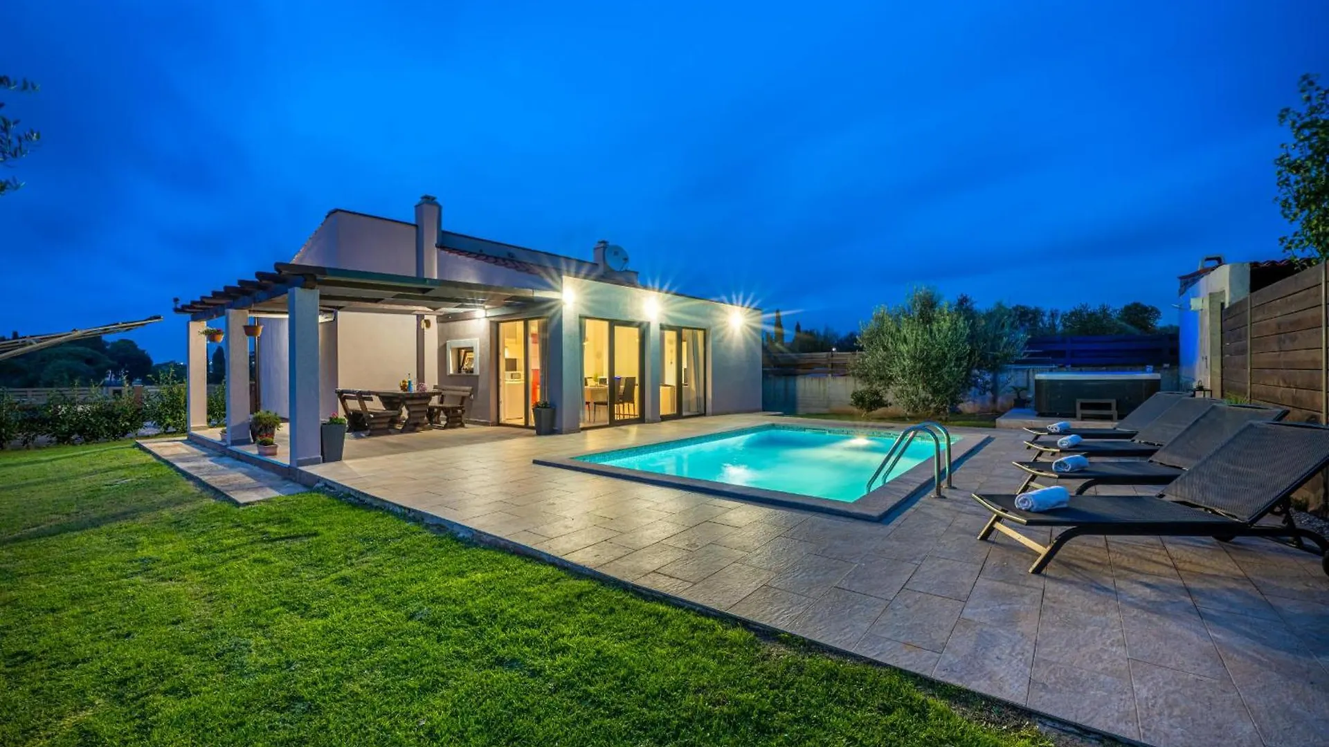 Вилла Bobo Family House With Pool Воднян 0*,