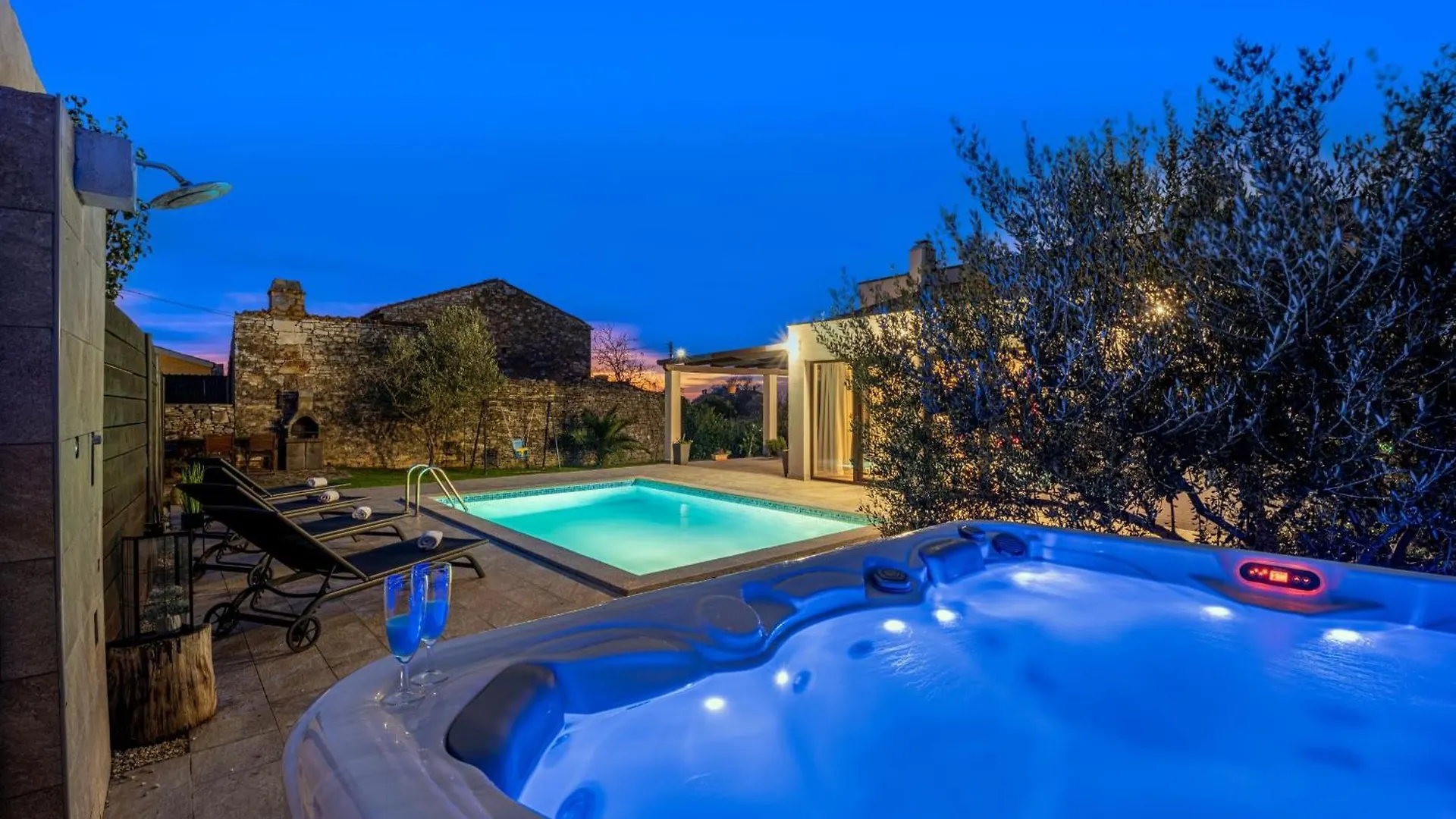 Вилла Bobo Family House With Pool Воднян