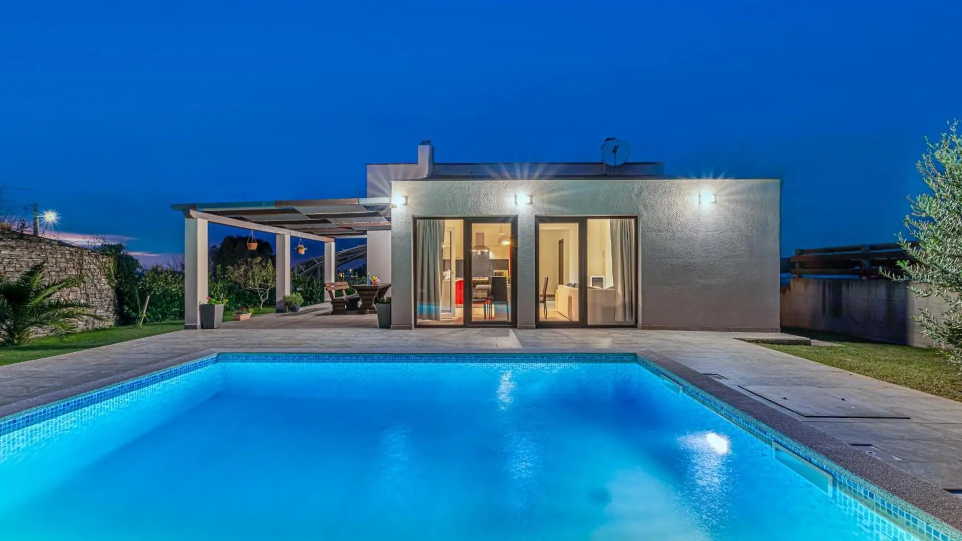 Вилла Bobo Family House With Pool Воднян