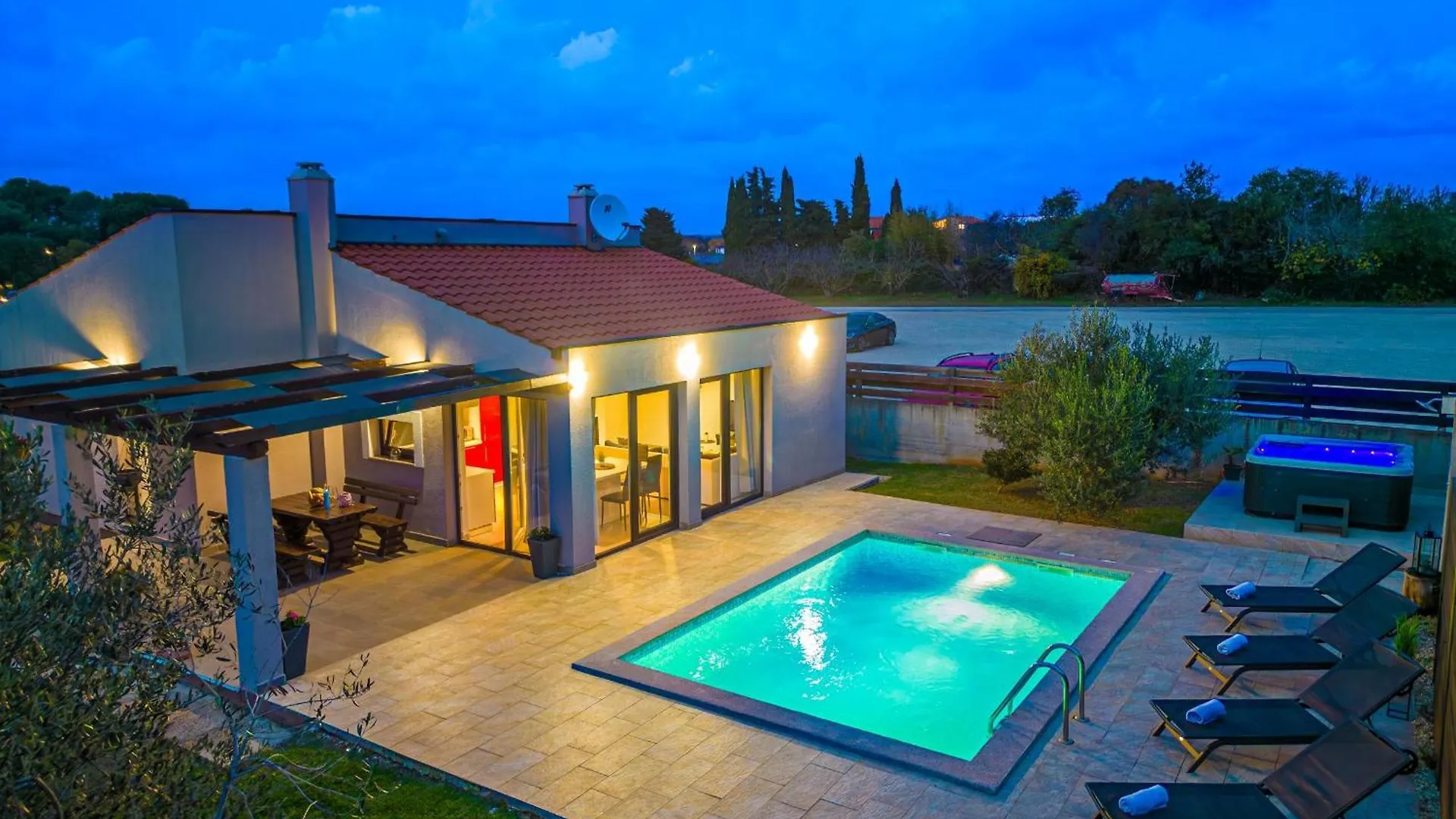 Вилла Bobo Family House With Pool Воднян